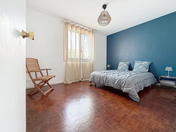 T2 rénové de 55 m² - Parking sécurisé