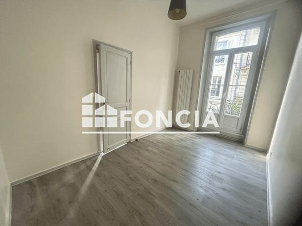 Location Appartement 3 pièces 65.65 m² - 68 RUE THIERS Rochefort 17300