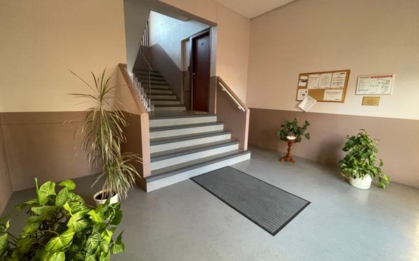 Appartement à louer    3 pièces • 66,20 m2 Saint-Jean-de-la-Ruelle