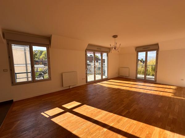 Appartement 4 pièce(s)- Secteur Lycée International - SAINT GERMAIN EN LAYE Loyer 2 194 €/mois charges comprises **  - Référence  17334