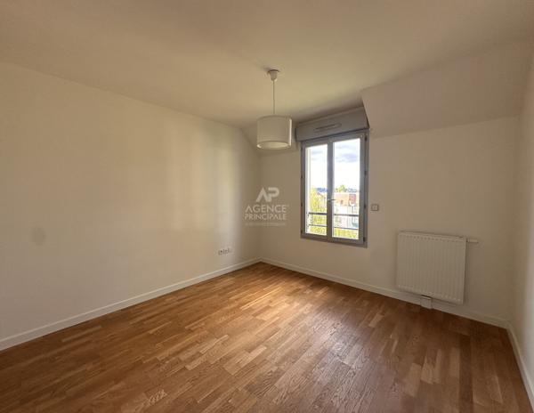 Appartement 4 pièce(s)- Secteur Lycée International - SAINT GERMAIN EN LAYE Loyer 2 194 €/mois charges comprises **  - Référence  17334