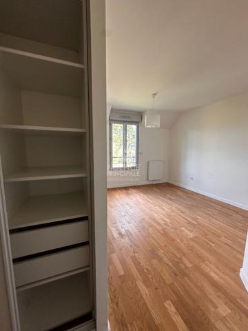 Appartement 4 pièce(s)- Secteur Lycée International - SAINT GERMAIN EN LAYE Loyer 2 194 €/mois charges comprises **  - Référence  17334