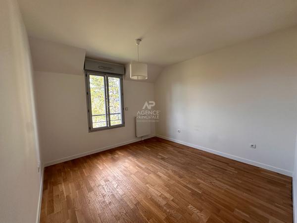 Appartement 4 pièce(s)- Secteur Lycée International - SAINT GERMAIN EN LAYE Loyer 2 194 €/mois charges comprises **  - Référence  17334