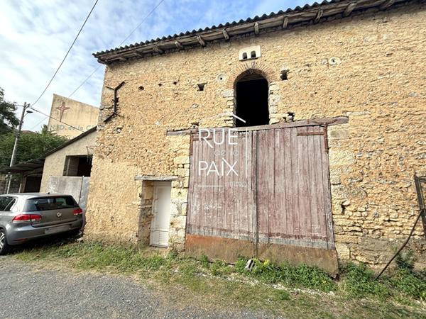 86190 VOUILLE Parking / box Vouille 120 m2