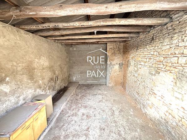 86190 VOUILLE Parking / box Vouille 120 m2