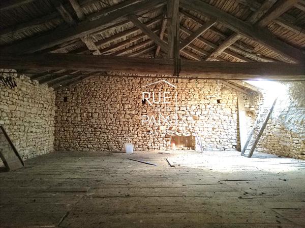 86190 VOUILLE Parking / box Vouille 120 m2