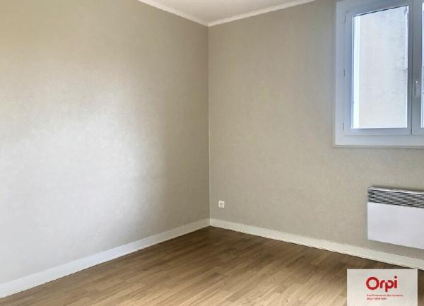 Appartement à louer  3 pièces • 77,50 m2 Néris-les-Bains