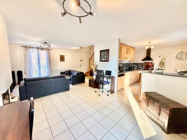 Maison à GUIGNES, 77390 - 5 pièces 95m²