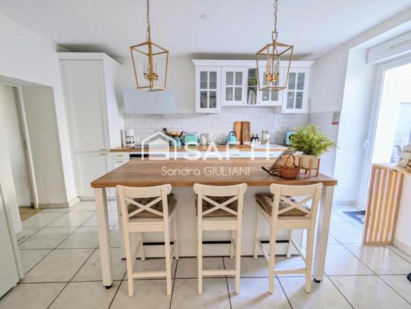 Maison avec 4 chambres, 2 terrasses et grand jardin !