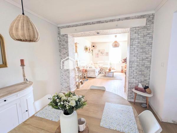 Maison avec 4 chambres, 2 terrasses et grand jardin !