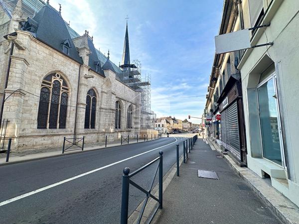 Local commercial hyper centre ville de Nemours