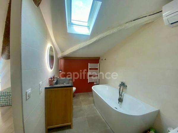 Appartement 3 pièces plein de charme, rénové et atypique PAULHAN (34)