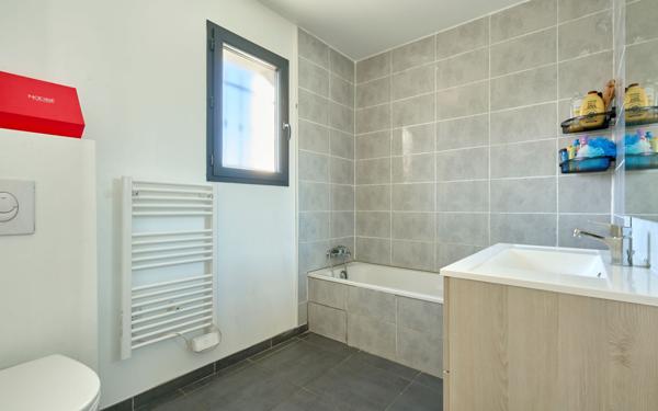 Maison à vendre    4 pièces • 86 m2 Sainte-Tulle