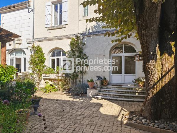 Superbe maison bourgeoise, en parfait état, double séjour, 4/5 chambres, jardin, garage