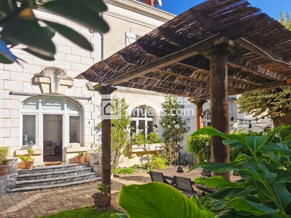 Superbe maison bourgeoise, en parfait état, double séjour, 4/5 chambres, jardin, garage