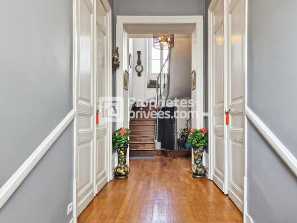 Superbe maison bourgeoise, en parfait état, double séjour, 4/5 chambres, jardin, garage