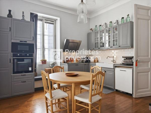 Superbe maison bourgeoise, en parfait état, double séjour, 4/5 chambres, jardin, garage