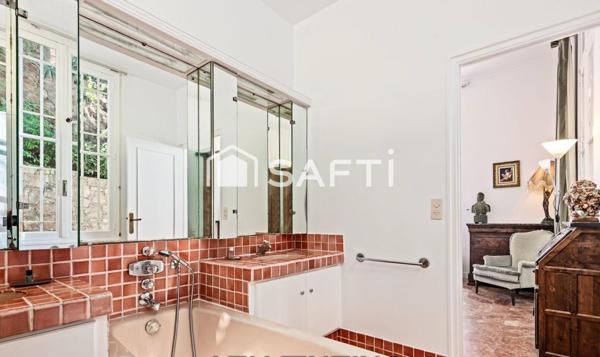 Appartement 6 pièces dans Château vue mer