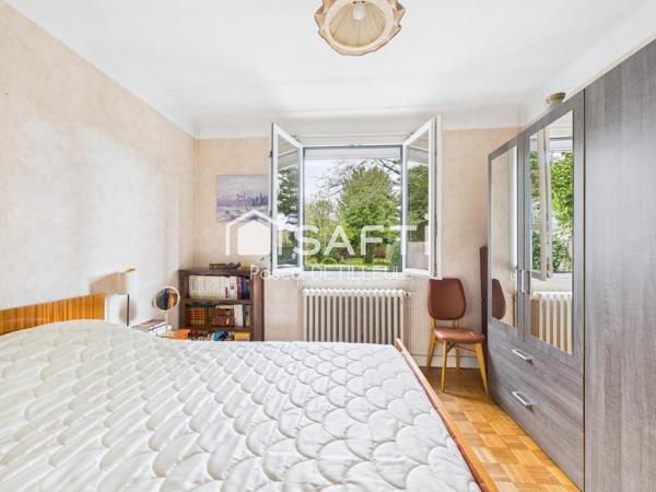 GARCHES – Maison 4 pièces 2 chambres 65m2 environ  A rénover