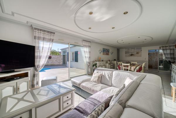 Villa avec piscine chauffée - à 4 km de l'Océan - St-Pierre-d'Oléron