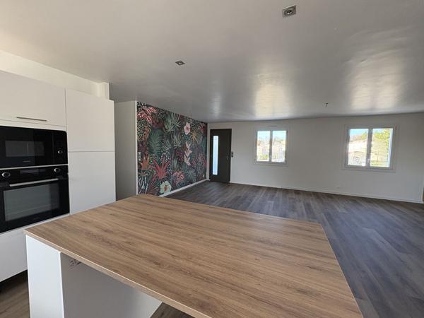 Maison spacieuse à vendre à Saintes - 5 chambres, piscine et jardin !