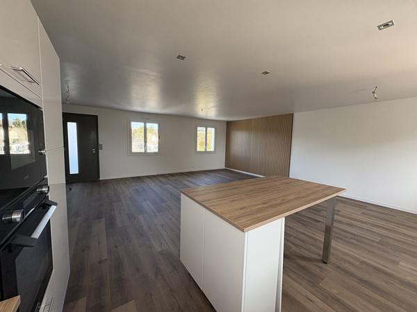 Maison spacieuse à vendre à Saintes - 5 chambres, piscine et jardin !