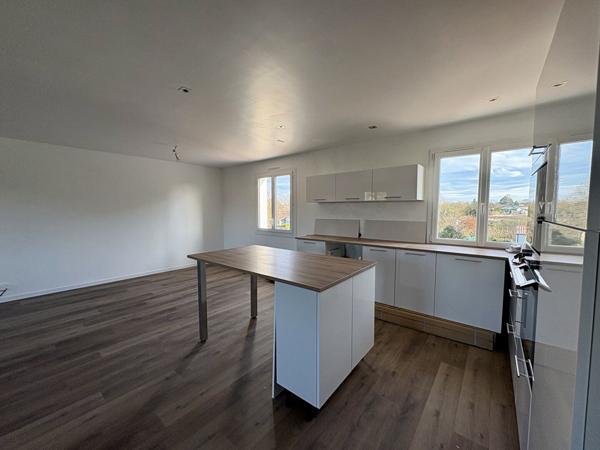 Maison spacieuse à vendre à Saintes - 5 chambres, piscine et jardin !