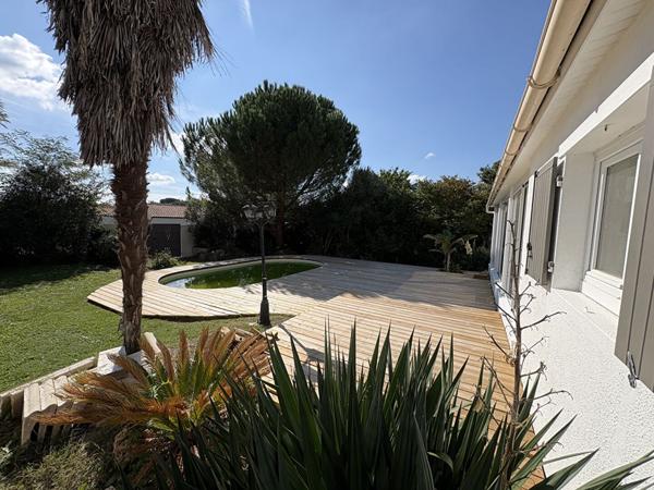 Maison spacieuse à vendre à Saintes - 5 chambres, piscine et jardin !