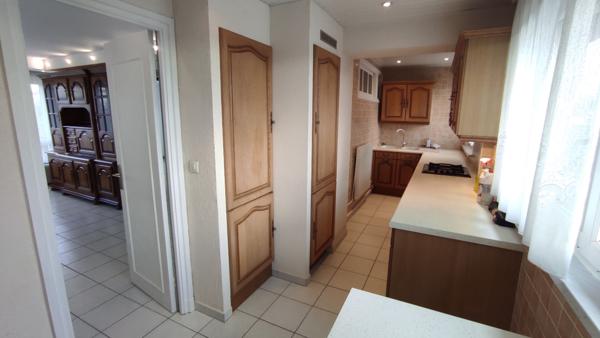 Appartement Lomme de type 4 - garage - remise - lumineux - proche des commodités - bon état général