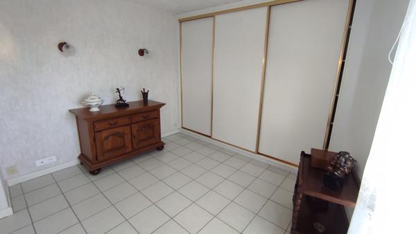 Appartement Lomme de type 4 - garage - remise - lumineux - proche des commodités - bon état général