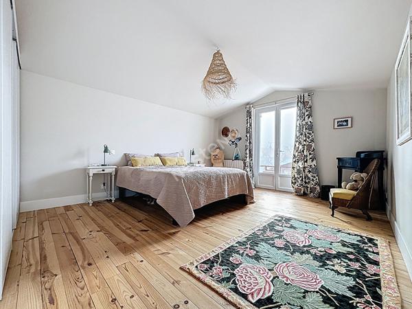 Maison de charme à vendre à Champtoceaux - 3 chambres, garage et extérieur.