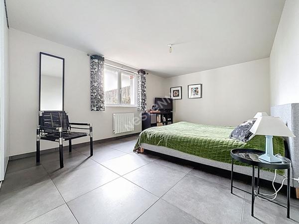 Maison de charme à vendre à Champtoceaux - 3 chambres, garage et extérieur.