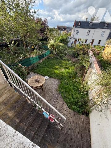 Maison de ville - Quartier Velpeaux - Tours
90 m², Terrain 122 m², 4 niveaux

En plein coeur...