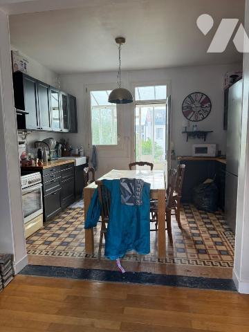 Maison de ville - Quartier Velpeaux - Tours
90 m², Terrain 122 m², 4 niveaux

En plein coeur...