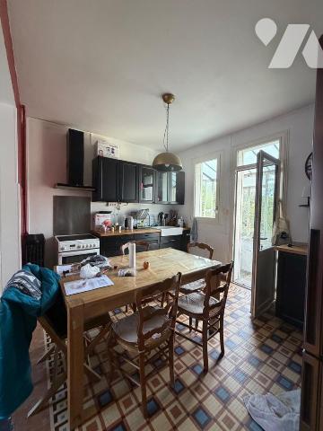 Maison de ville - Quartier Velpeaux - Tours
90 m², Terrain 122 m², 4 niveaux

En plein coeur...