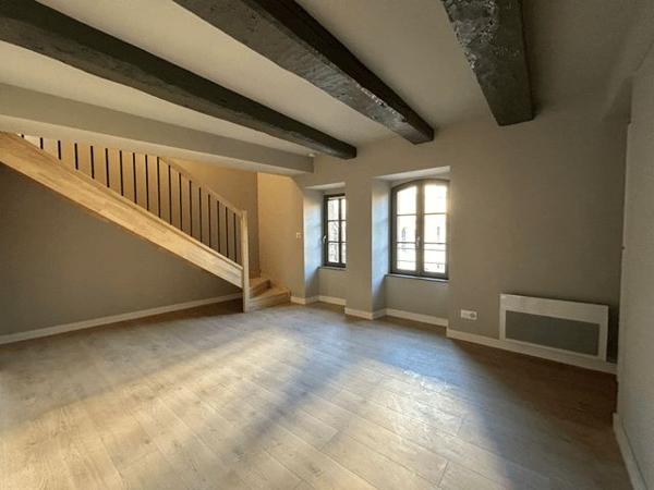 Location Appartement 4 pièces 69.7 m² - RUE SAINT PIERRE ET PLACE GENERAL DE GAULLE Saint-brieuc 22000