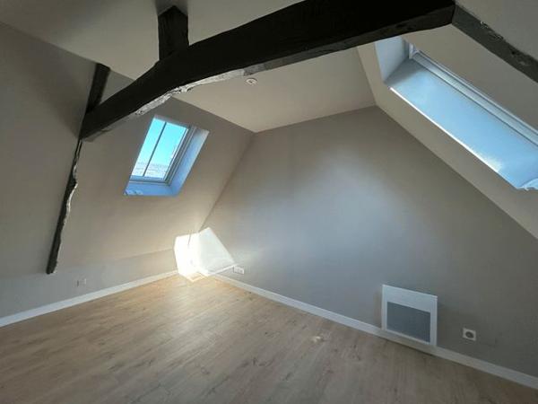 Location Appartement 4 pièces 69.7 m² - RUE SAINT PIERRE ET PLACE GENERAL DE GAULLE Saint-brieuc 22000