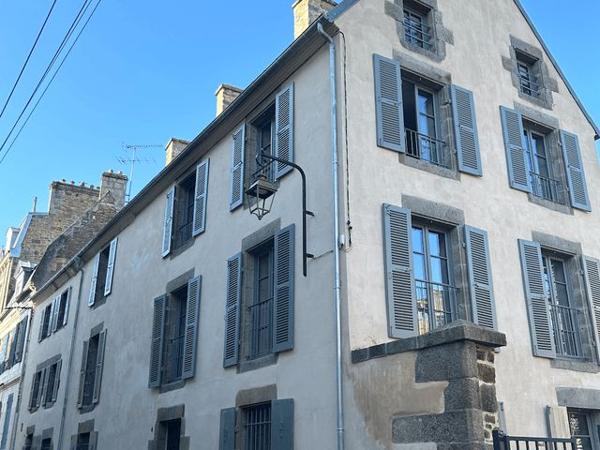 Location Appartement 4 pièces 69.7 m² - RUE SAINT PIERRE ET PLACE GENERAL DE GAULLE Saint-brieuc 22000