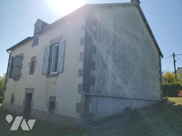 Maison d'habitation à vendre à GUERET (23000) dans la Creuse (23) comprenant : 
- Au rez-de-ch...