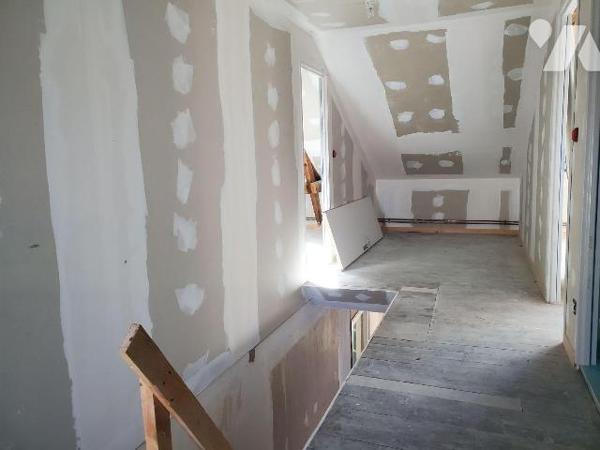 Maison d'habitation à vendre à GUERET (23000) dans la Creuse (23) comprenant : 
- Au rez-de-ch...