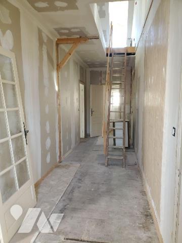 Maison d'habitation à vendre à GUERET (23000) dans la Creuse (23) comprenant : 
- Au rez-de-ch...