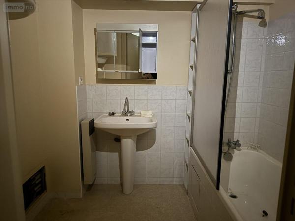 Immeuble à vendre à Guingamp dans les Côtes-d'Armor (22200), ref : 22064-1276