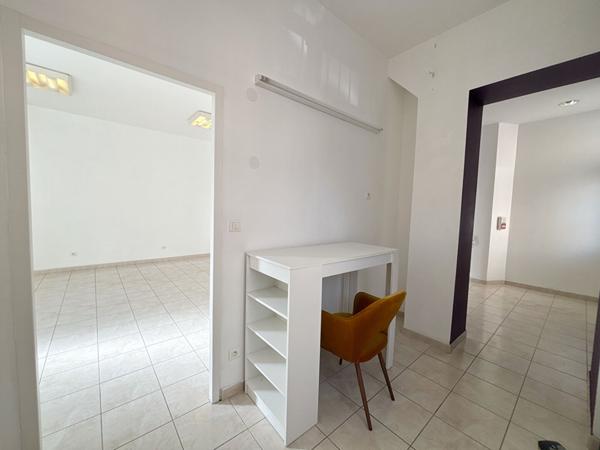 Hyères hyper centre-ville - Appartement à usage professionnel - 50m2