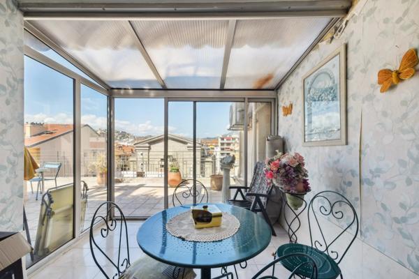 Appartement de standing avec terrasse
