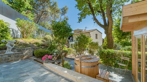 Magnifique villa avec jardin