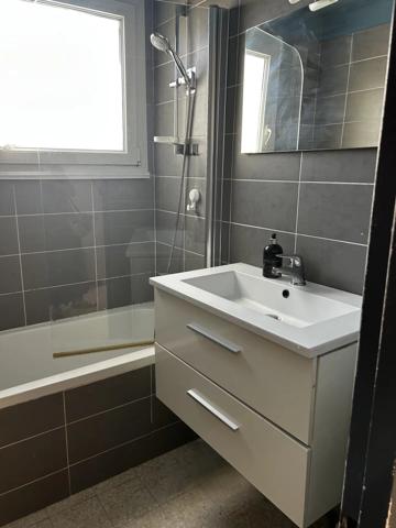 Location                                                      Appartement
                        
                     3 pièces                      53 m2                     à Montpellier