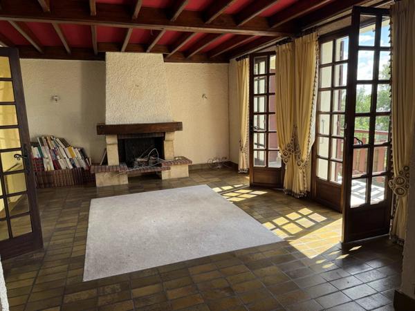 Vente                                                      Maison
                        
                     4 pièces                      147 m2                     à Onet-le-Château