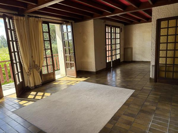 Vente                                                      Maison
                        
                     4 pièces                      147 m2                     à Onet-le-Château