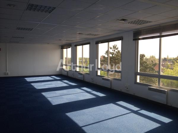 Immeuble de bureaux à louer à Ronchin centre avec parkings et sécurité