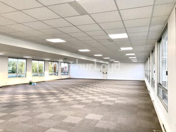 Immeuble de bureaux à louer à Ronchin centre avec parkings et sécurité